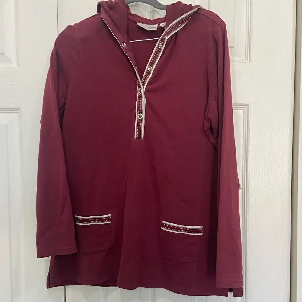 Sport Savvy women’s snap button burgundy jacket cream rivets size M